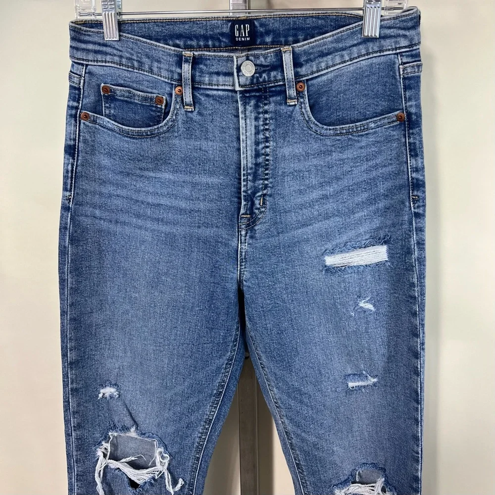 Gap High Rise Destructed Raw Hem Cigarette Jeans Distressed SIZE 6/28, 29”x28.5”